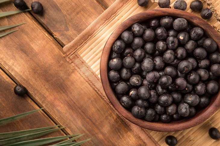 The amazon acai fruit.