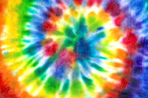 How to Make Tie Dye Shirts with Kids | If your little ones are obsessed with all things tie dye like my daughter, and you\'re looking for easy DIY tips, tutorials, and videos to teach you how to make your own tie dyed tees at home, we\'ve curated tons of ideas you can try using ingredients you probably already have on hand. Learn how to tie dye with food coloring, with bleach, with Kool Aid, with sharpies and more with this collection of tie dye techniques!