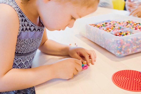 31 Jewelry Crafts for Kids | If you’re looking for simple jewelry project ideas for children, this collection has it all, including how to make friendship bracelets, washer necklace crafts, and other fun DIY jewelry projects mom and dad can do with their little ones, like salt dough and polymer clay necklaces. #jewelrycraftsforkids #jewelryprojectsofrkids #DIYjewelryforkids